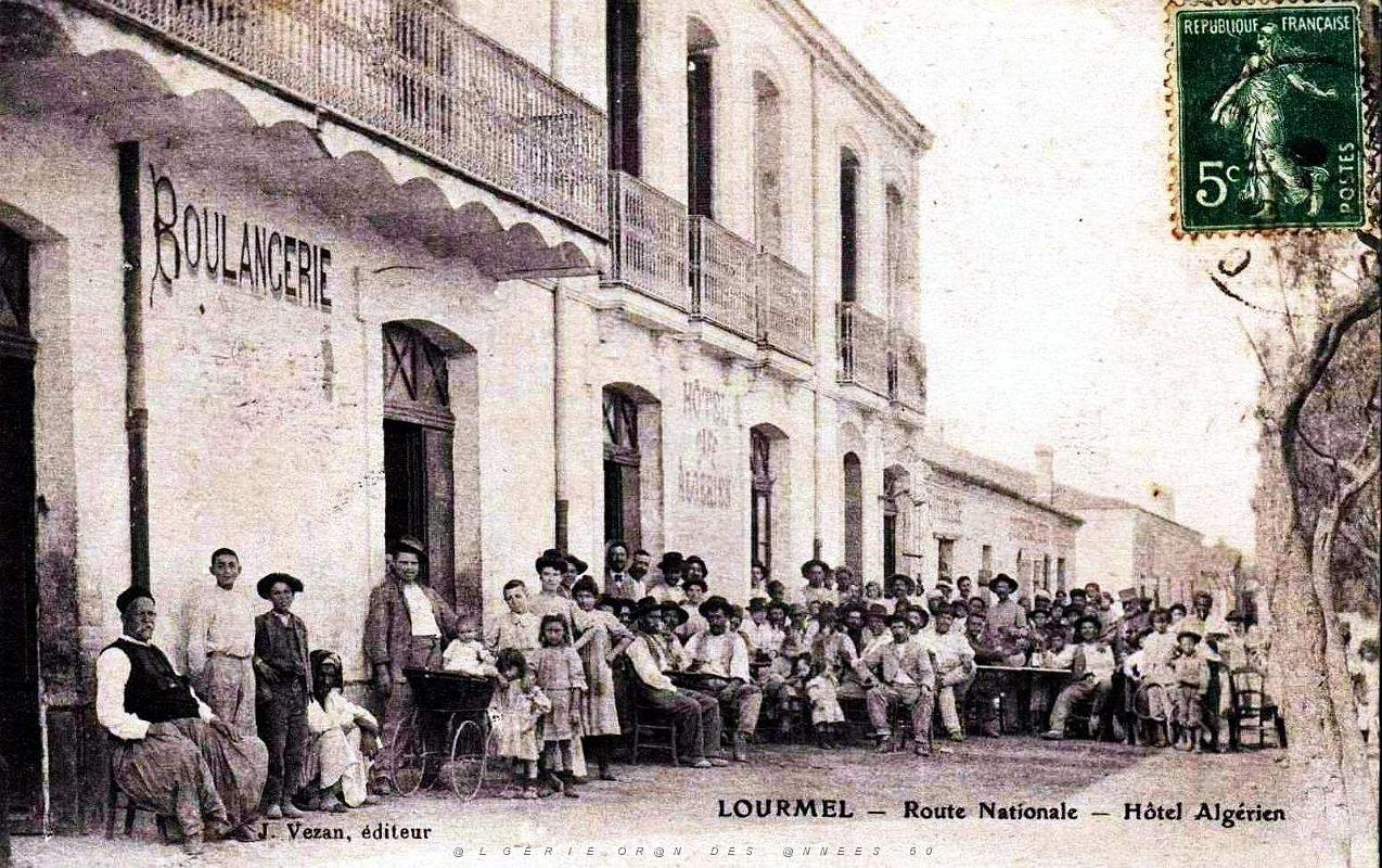 1902- Lourmel - Route Nationale - Boulangerie et Hotel Algerien.jpg